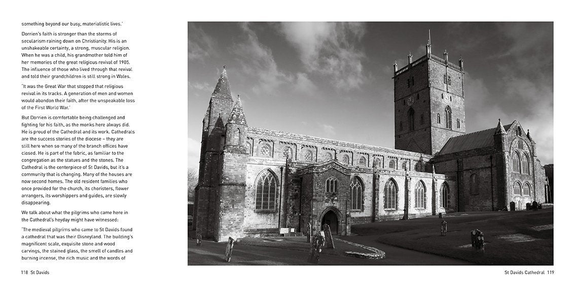 A Year in Pembrokeshire Jamie Owen David Wilson published by Graffeg St David's photography