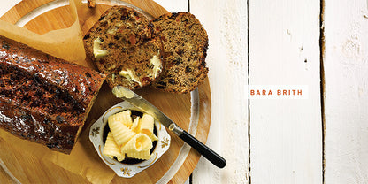 Flavours of Wales: The Baking Cookbook by Gilli Davies and Huw Jones